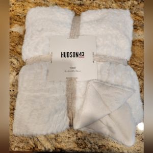 Fake Fur Blanket/Throw